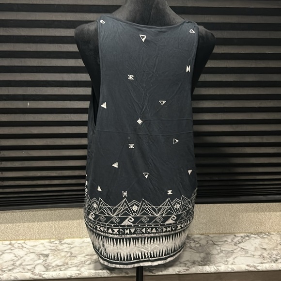Volcom Women’s Black & White Print Pocket Front Super Soft Tank Top Large - Picture 3 of 9